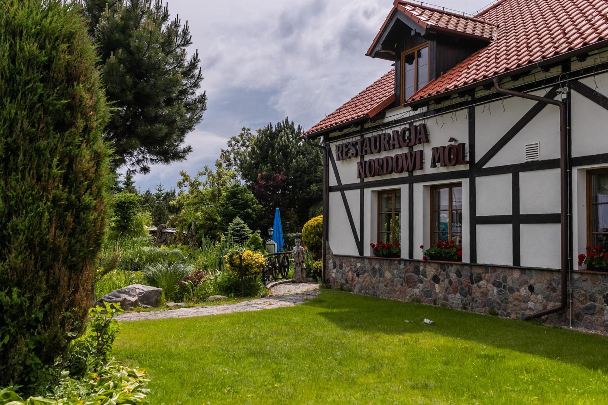 Nordowi Dwor Bed & Breakfast Celbowo Exterior photo