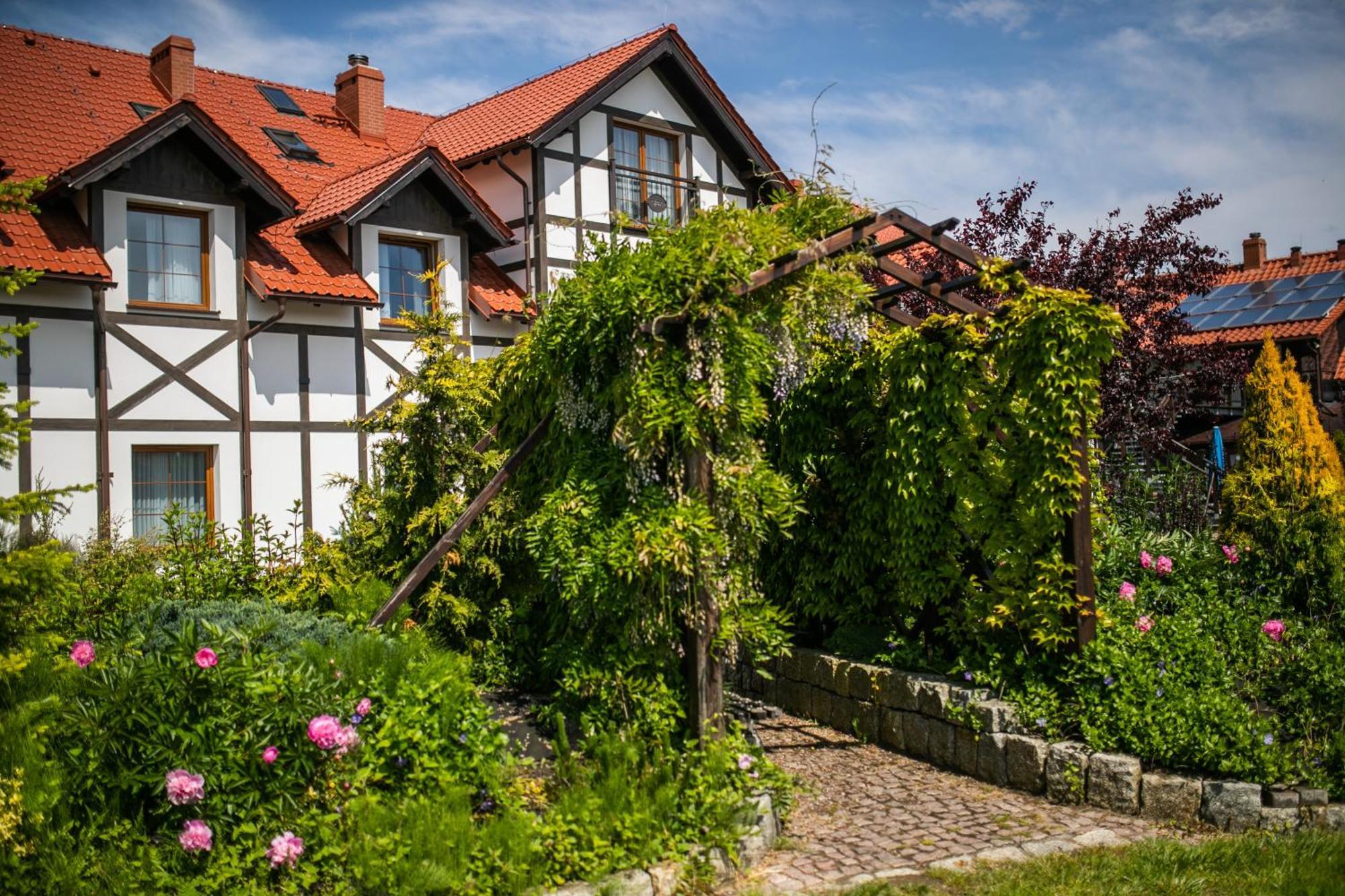 Nordowi Dwor Bed & Breakfast Celbowo Exterior photo